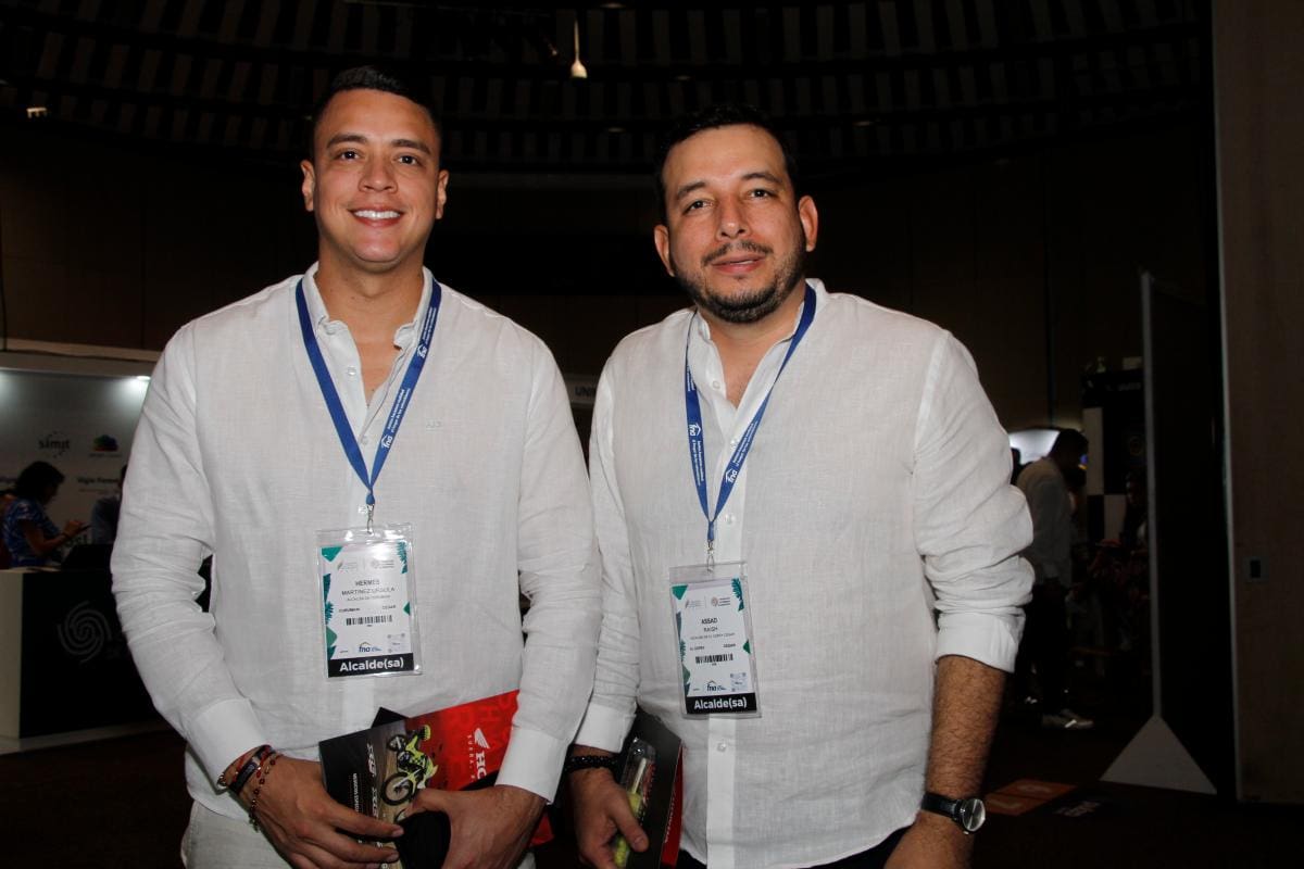 Hermes Martínez y Assad César Raish.