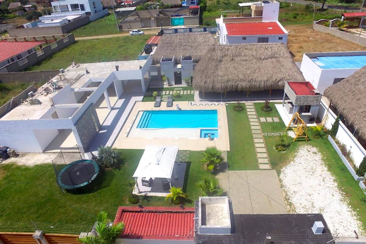 Denuncian que cabañas VIP en Juan de Acosta funcionaban "con luz robada"