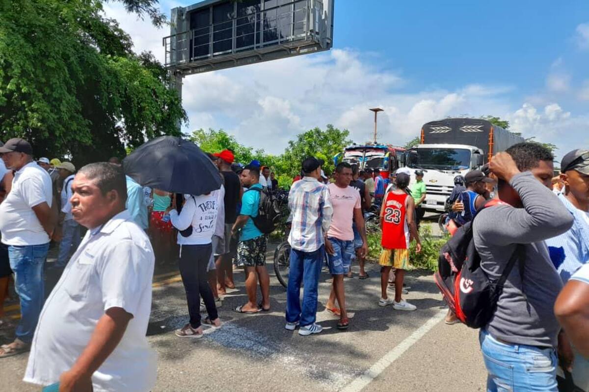 Habitantes del sur del Atlántico bloquean vías para exigir presencia del Gobierno
