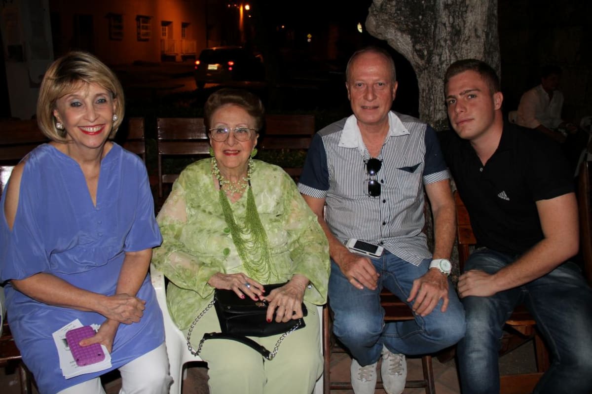 Evelia Margarita González Porto, Judith Porto de González, Germán González Porto y Juan Pablo González.