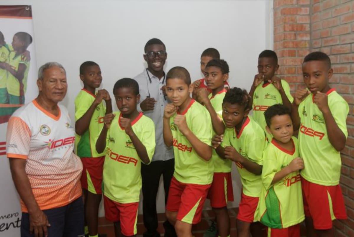 Yuberjen Martínez dio una charla a jóvenes que sueñan ser grandes en el boxeo olímpico. Julio Castaño/El Universal