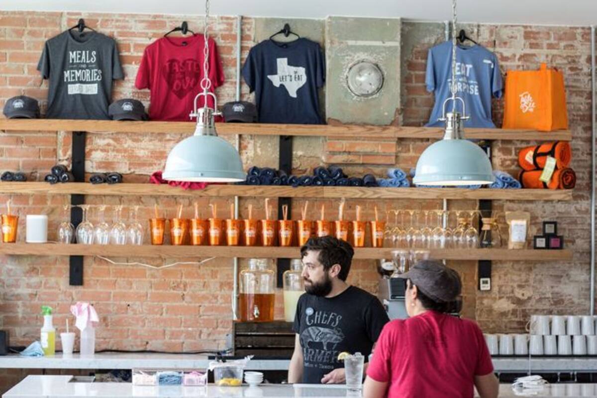 El interior del restaurante Taste Community Restaurant , ubicado en Fort Worth, Texas (EE.UU.). EFE