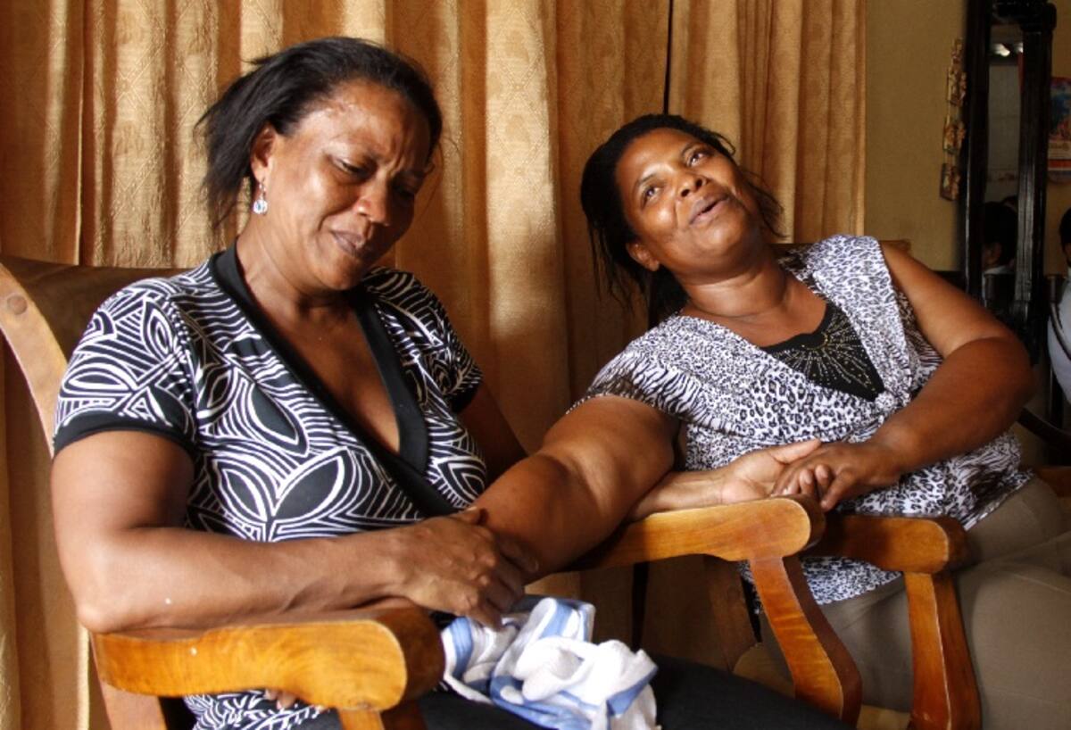 Las abuelas del pequeño están destrozadas por el absurdo accidente que hoy las tiene vestidas de luto.