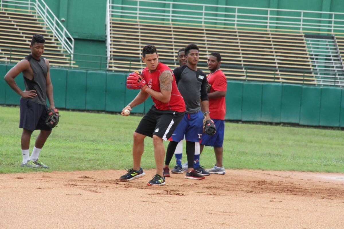 Giovanny Urshela, tercera base de los Indios de Cleveland, estará presente en la Serie Internacional de Béisbol "Todo por la Discapacidad". LUIS APARICIO/EL UNIVERSAL