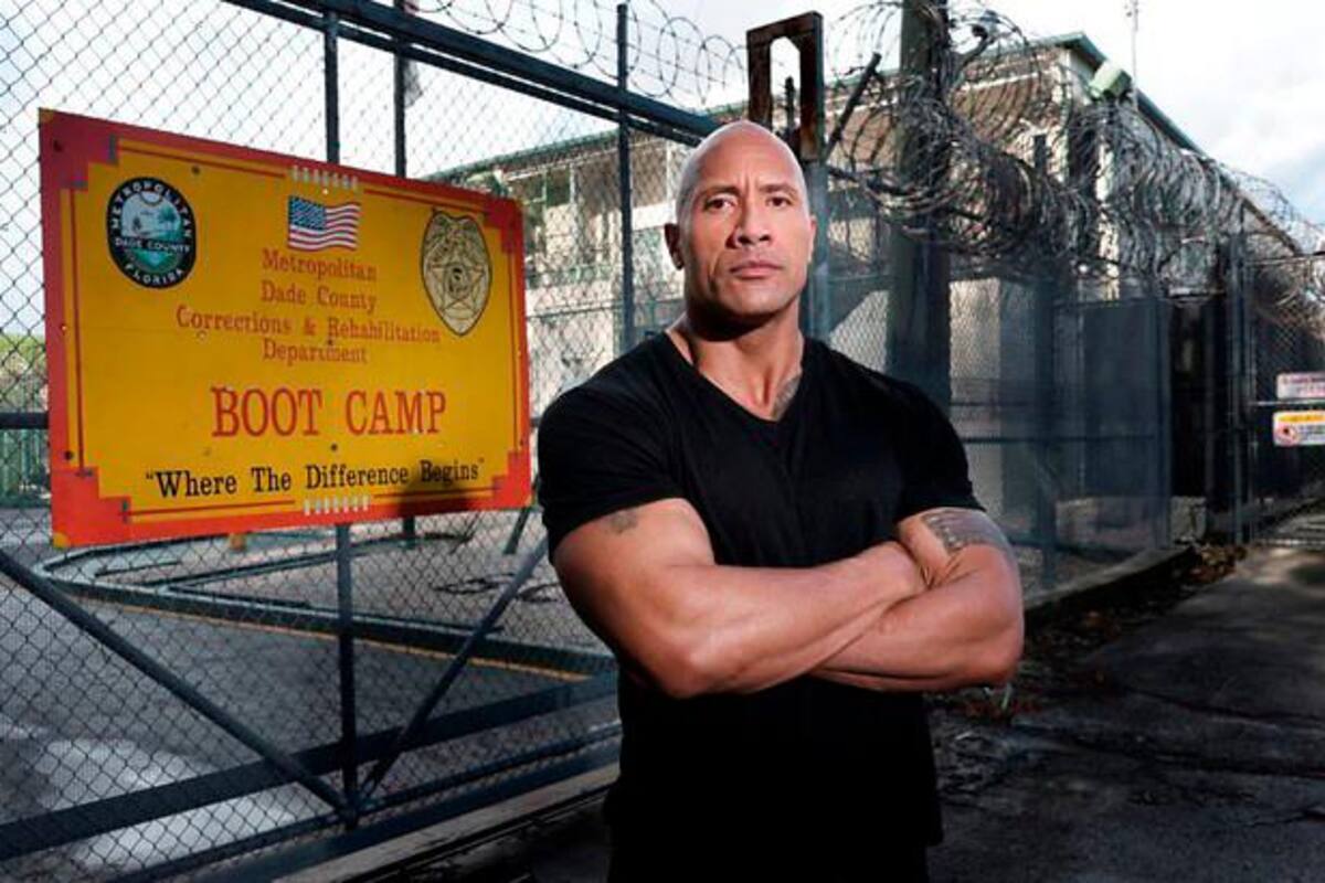 Dwayne Johnson, ‘La Roca’, compra la liga de fútbol americano XFL