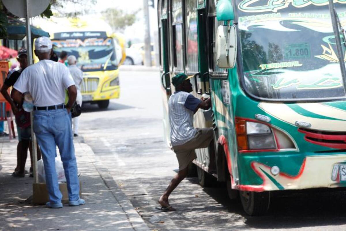 El estudio revela que el 73% del total de espacios para estacionamiento se encuentran sobre la vía EL UNIVERSAL