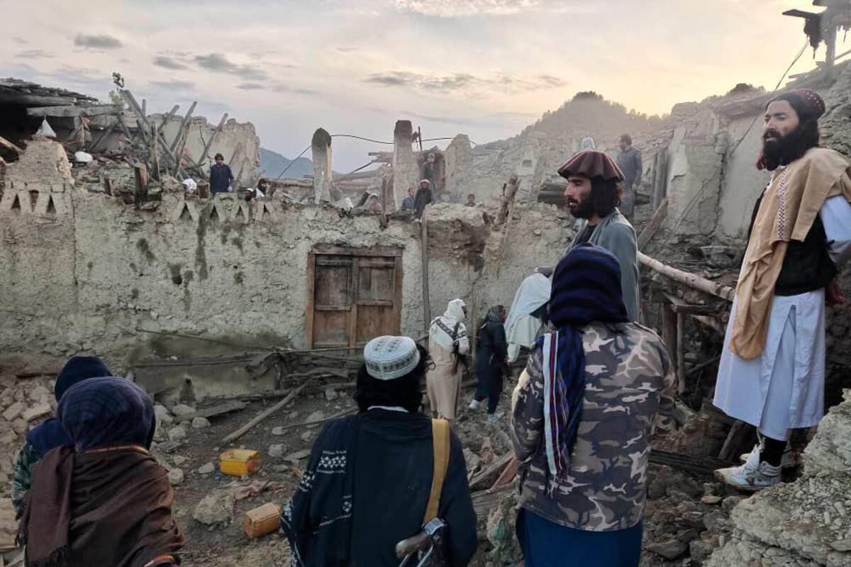 Terremoto en Afganistán deja más de 920 muertos y 600 heridos