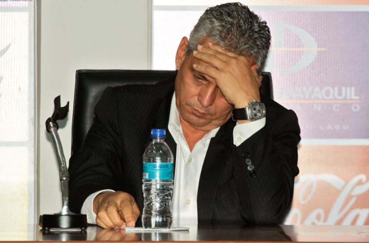 Reinaldo Rueda lamenta la muerte del futbolista. AFP JUAN CEVALLOS