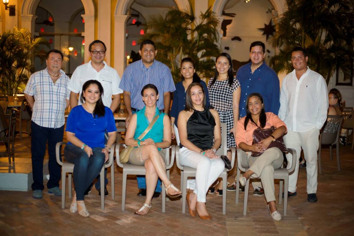 De pie: Amaury Muñoz, Melbin Peña, Eder Madrid, Mirley Miranda, Sarey Orozco, Mario Rodríguez y Álvaro Almanza; sentados: Cindy Ramírez, Rocío Escalante, Scarlett Alvarado y Luisa Marrugo.
