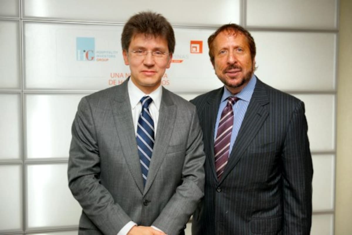 Andrés Arango, presidente de Ospinas y Cía S.A. y Frank Oreintein, CEO de HIG, tras la oficialización de la alianza estratégica. Cortesía