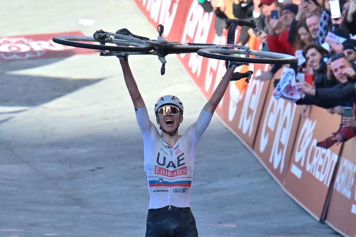 ¡Magistral! Tadej Pogacar repite título en la Strade Bianche