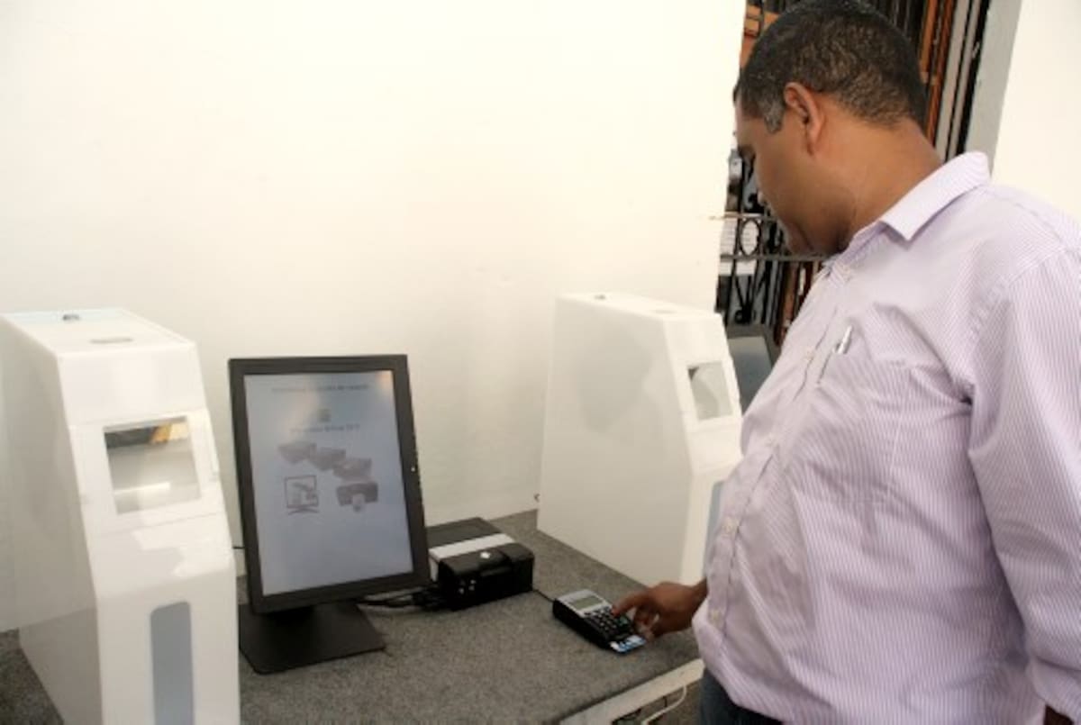 El Registrador Nacional, Carlos Ariel Sánchez, dijo que ve con buenos ojos la implementación del voto electrónico. Luis Aparicio