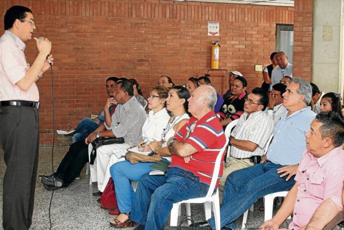 El contralor de Sucre, Jaime Muñoz Fortich, se reunió con alcaldes y gerentes de las ESE municipales. MANUEL SANTIAGO PÉREZ/EL UNIVERSAL/