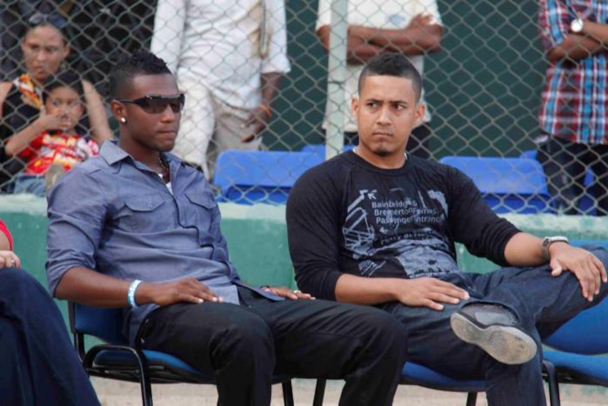 Ernesto Frieri, derecha estará en el equipo grande de los Padres de Santiago, mientras que Julio Teherán fue bajado. Archivo