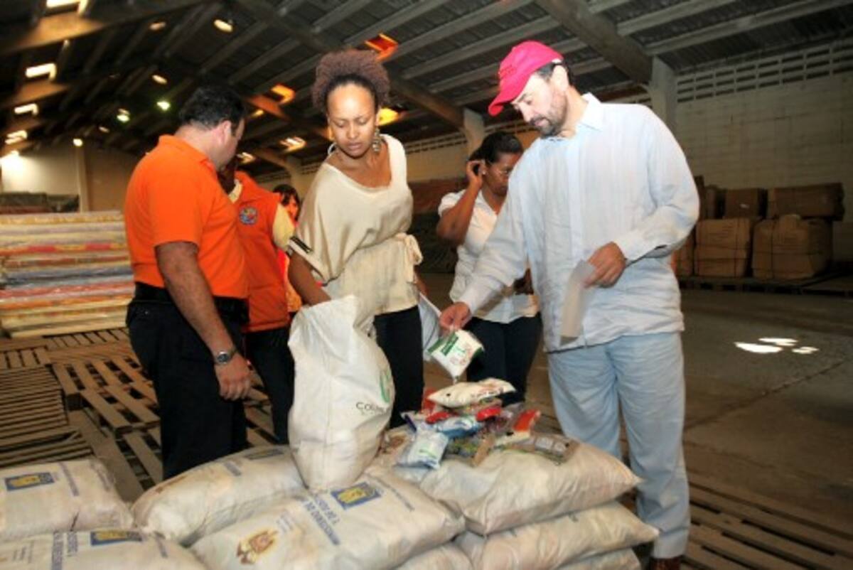 Los mercados que motivaron la investigación disciplinaria fueron entregados por el ex se-cretaria del Interior a Gerardo Murillo gerente nacional del Fondo de Calamidades en abril de 2011. archivo