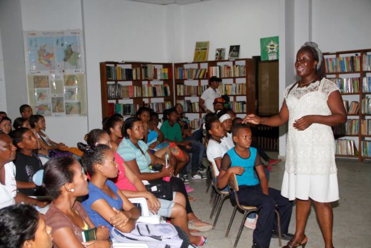 Ereilis Navarro Cáceres, docente e investigadora cultural, expuso en conmemoración al Día de la Afrocolombianidad cómo los peinados y cortes afro permitieron la liberación de los esclavos. OSCAR DÍAZ
