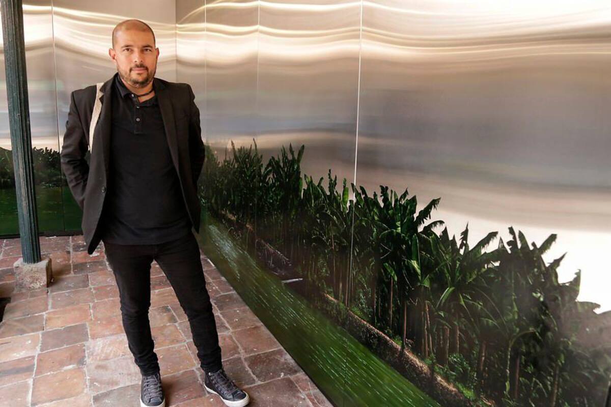 Artista colombiano hace historia en subasta Christie’s