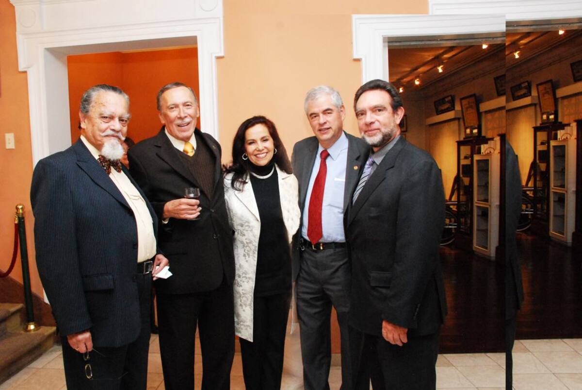 Efraín Otero, expresidente de la Academia, los cirujanos plásticos, doctores Guillermo Marín, María Esther Castillo, Jorge Cantini y Felipe Pardo.