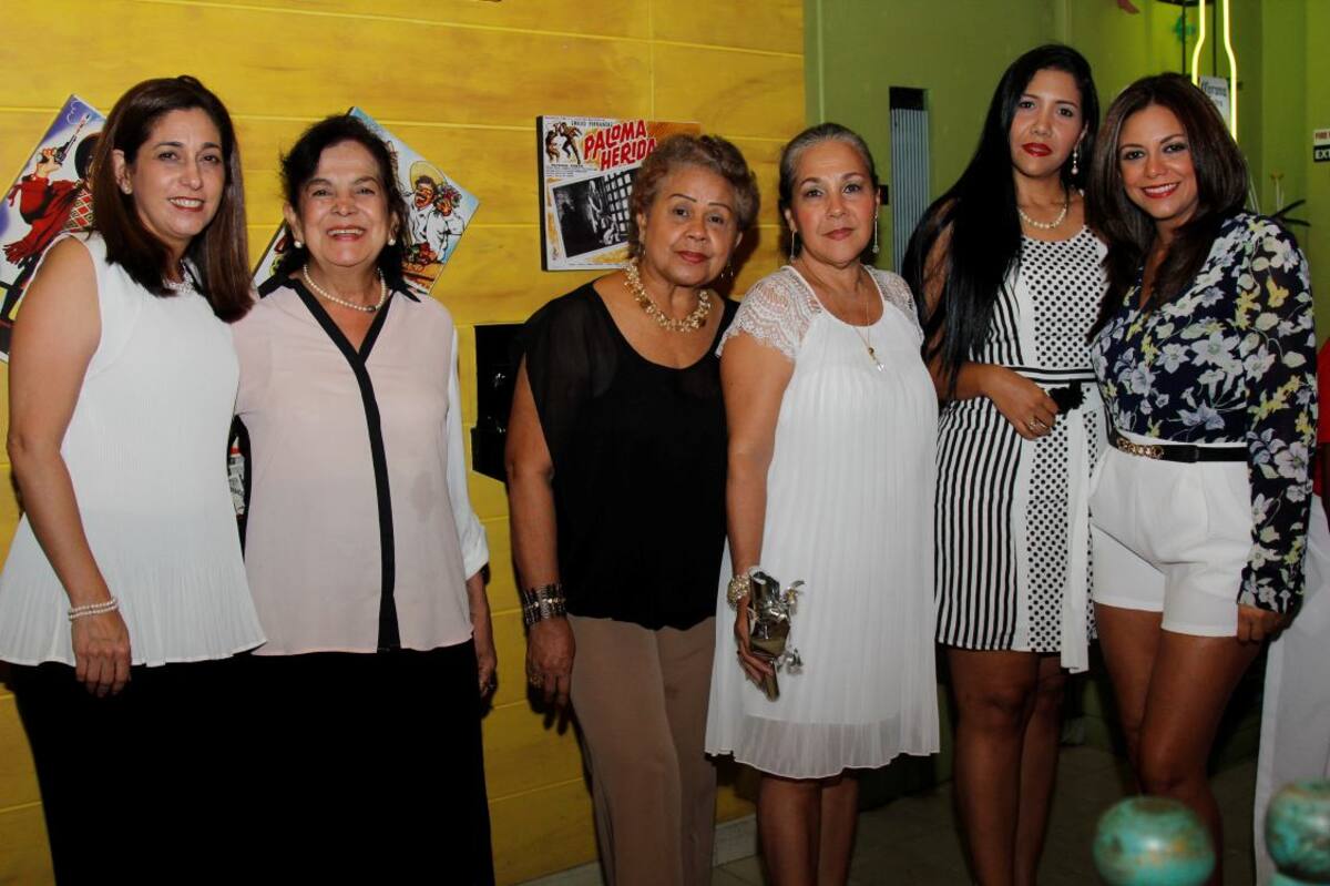 Elizabeth Haggar, Clara de Jassir, Miriam Rada, Mayra Vives, Katherine Cervantes y Xenia Amín.