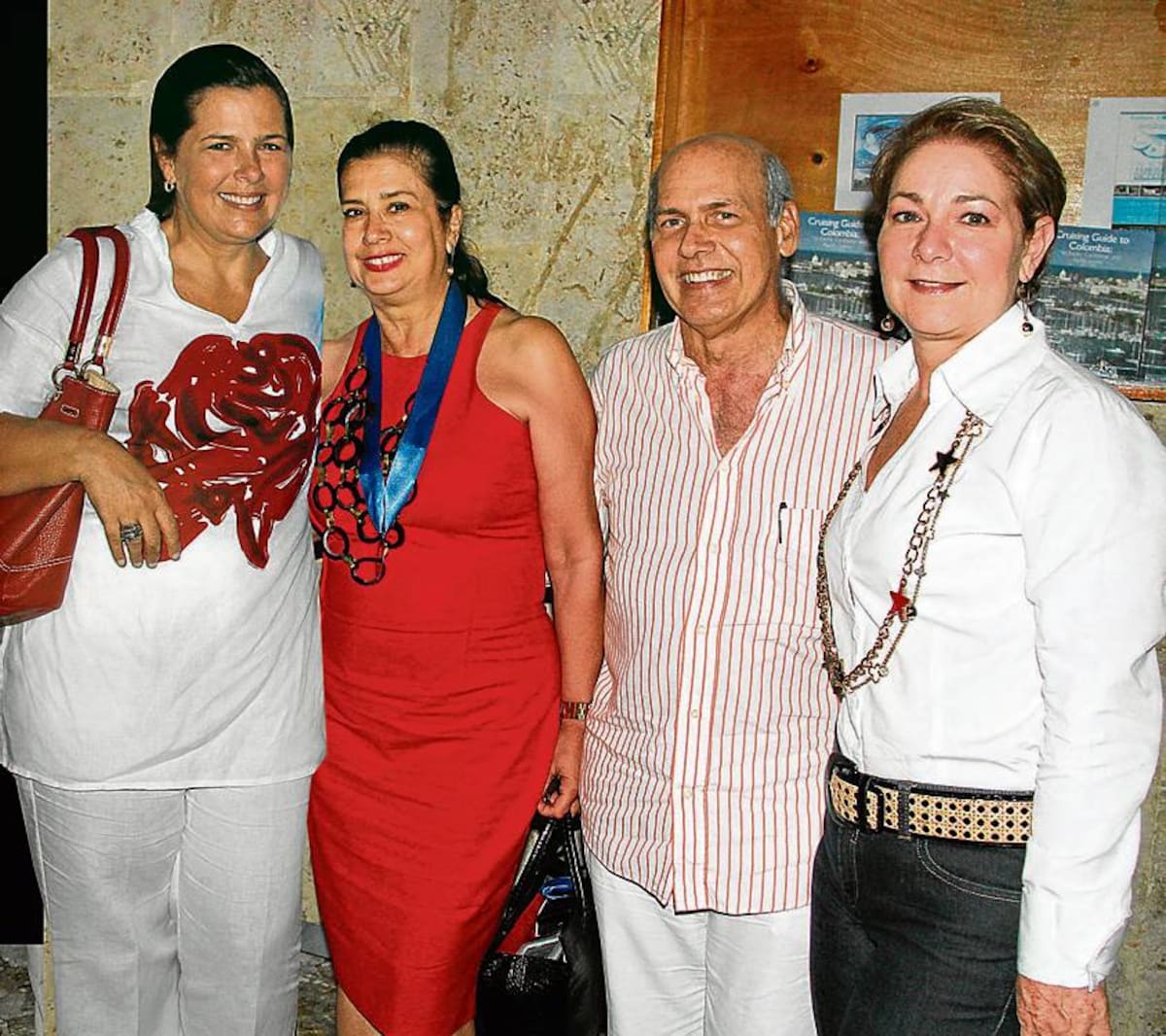 Susana Caldas, Gina Benedetti, Ricardo Vélez y Toya Maldonado de Espinosa.