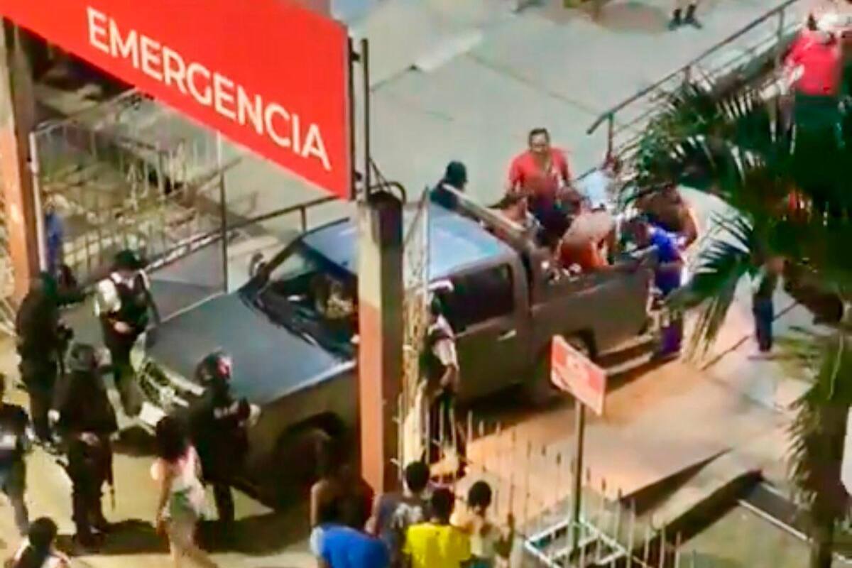 Ataque armado en cancha deportiva deja tres muertos y cinco heridos en Ecuador