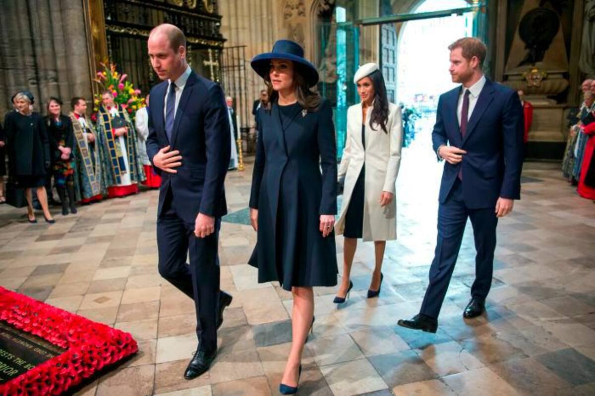 La casa real, “triste” por Enrique y Meghan y “preocupada” por el racismo