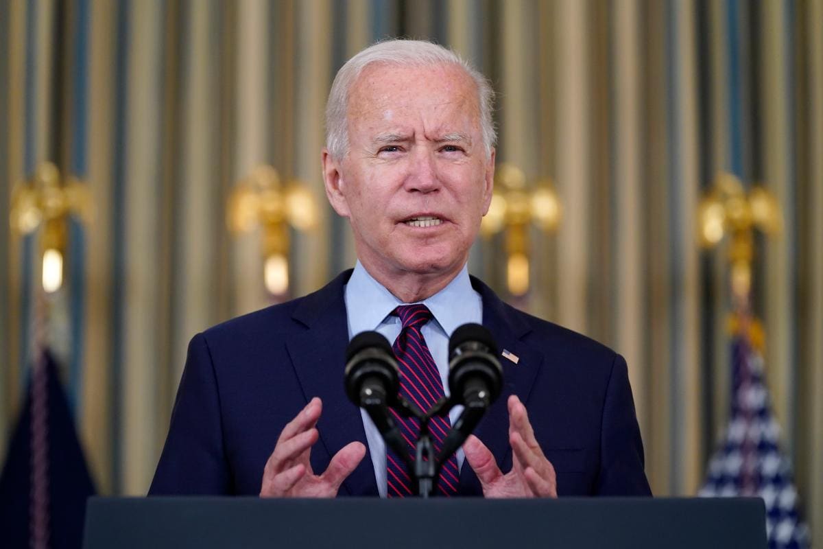 Gobierno de Joe Biden se enfrenta al de Arizona por mascarillas