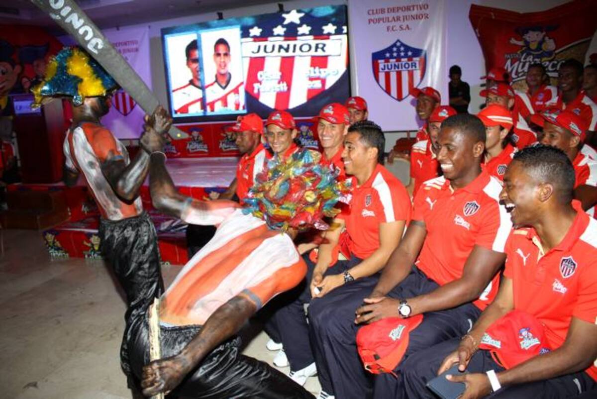 Los jugadores gozaron con el espectáculo del Carnaval de Barranquilla que les fue presentado. Rafael Polo - Cortesía QHubo Barranquilla-