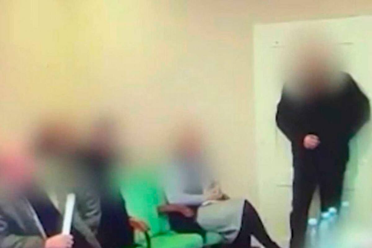 Ucraniano detona tres granadas hiriéndose a sí mismo y a más de 20 personas