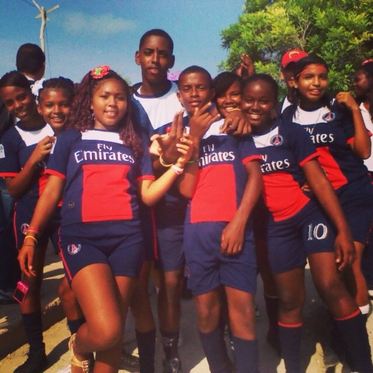 Este es el equipo femenino de Kickball de la isla de Tierrabomba Cortesía