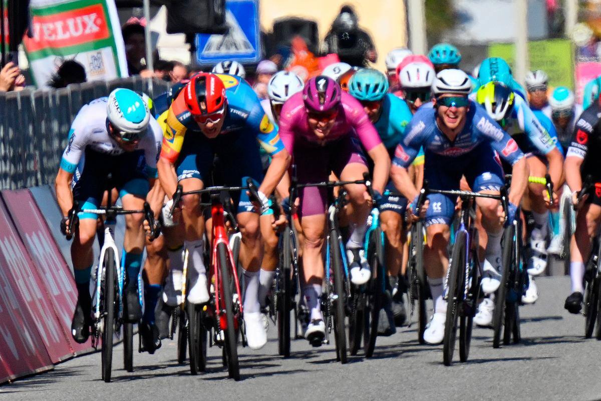 Video: muchas caídas en la etapa de este martes en el Giro de Italia