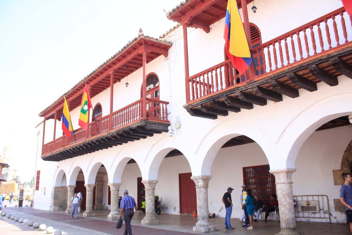 El dilema de la contratación de la primera dama distrital