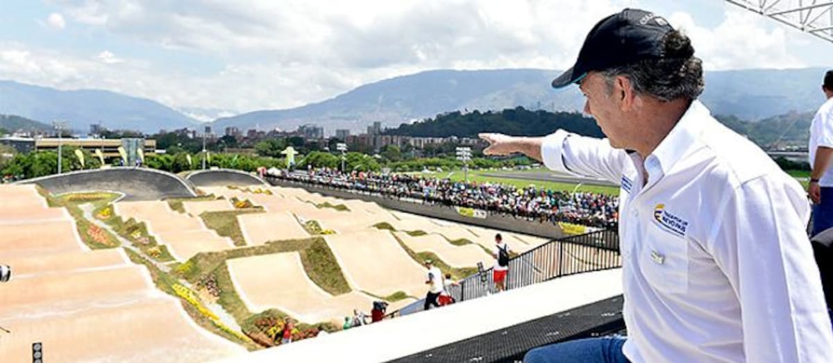 El jefe de Estado dijo que el deporte ha sido una prioridad en su gobierno, elevando a Coldeportes a la altura de un ministerio, integrándolo en su gabinete y destinando mayores recursos a la entidad. COLPRENSA