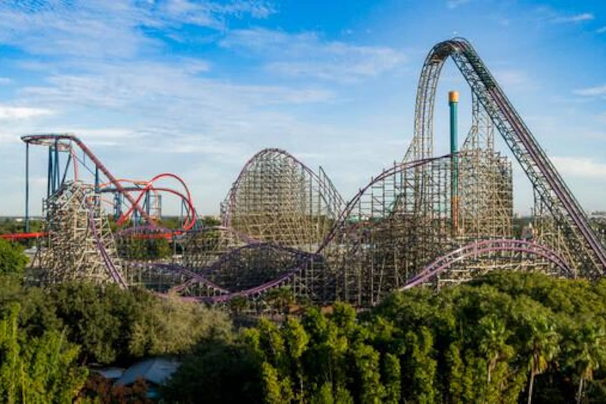 Se abre la montaña rusa más empinada y rápida del mundo