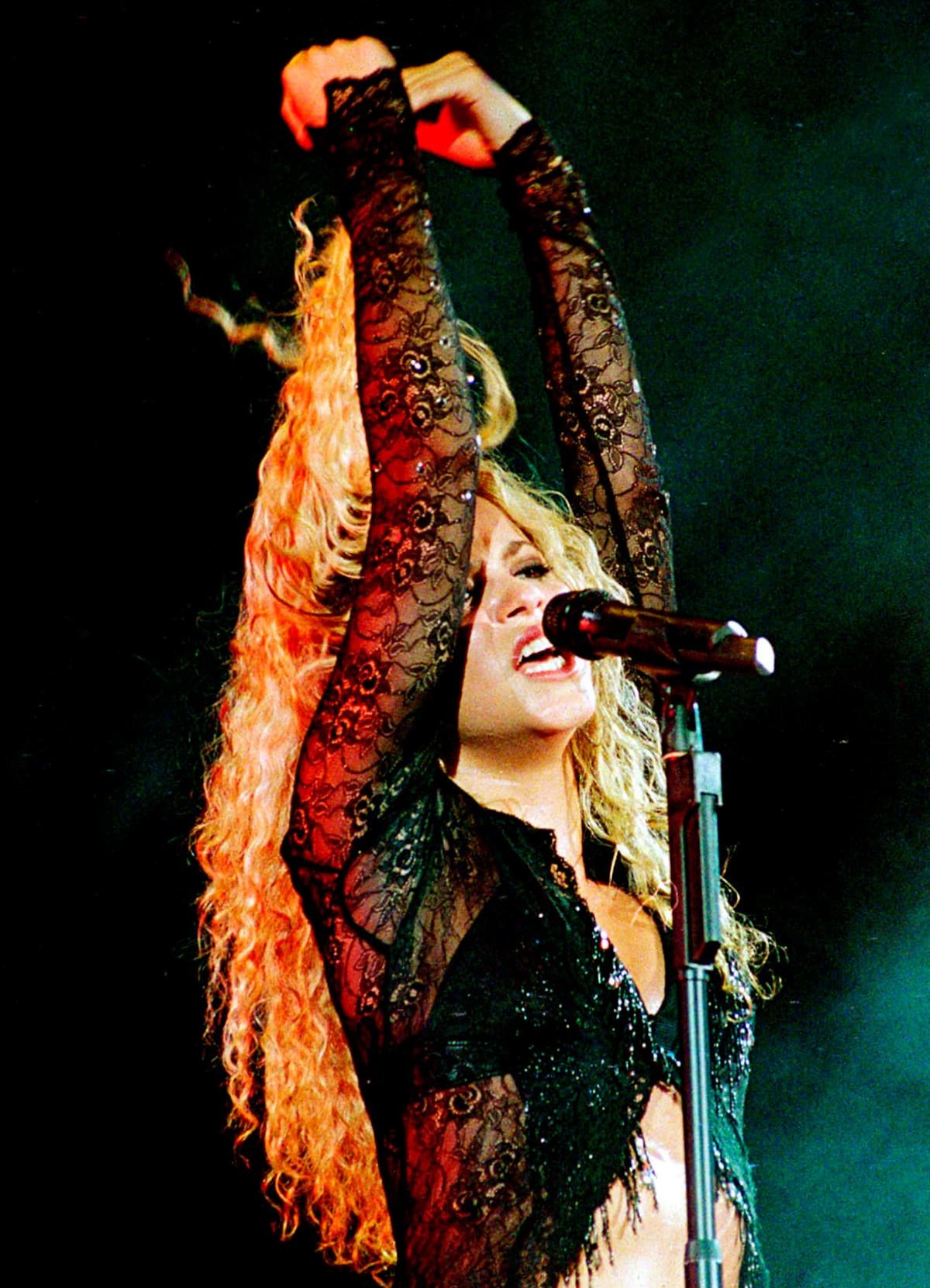 Shakira, durante uno de los conciertos de su Tour La Mangosta, en marzo de 2003. //Foto: archivo