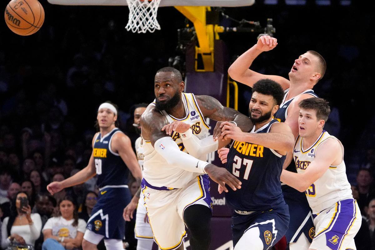 NBA: Lakers evita barrida en la primera ronda al superar a Nuggets