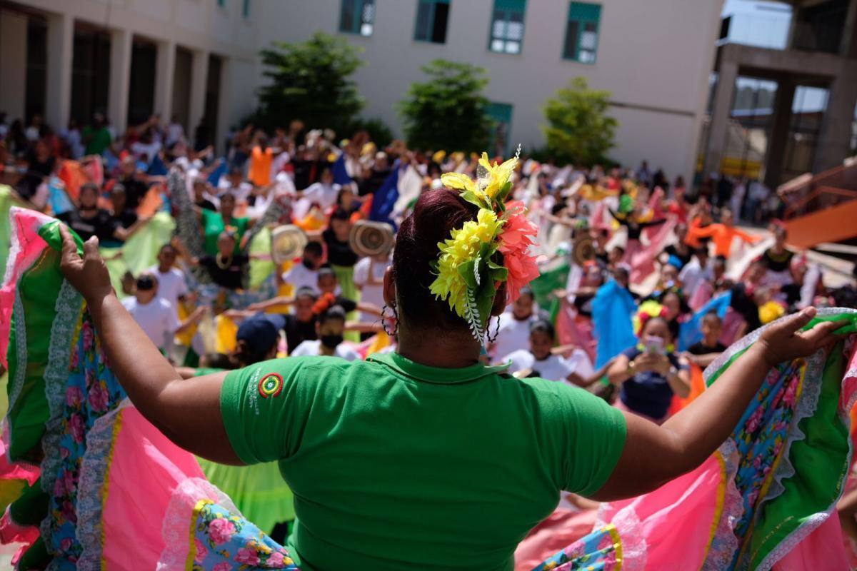 Más de 300 barranquilleros bailaron en la primera 'Cumbiatón'
