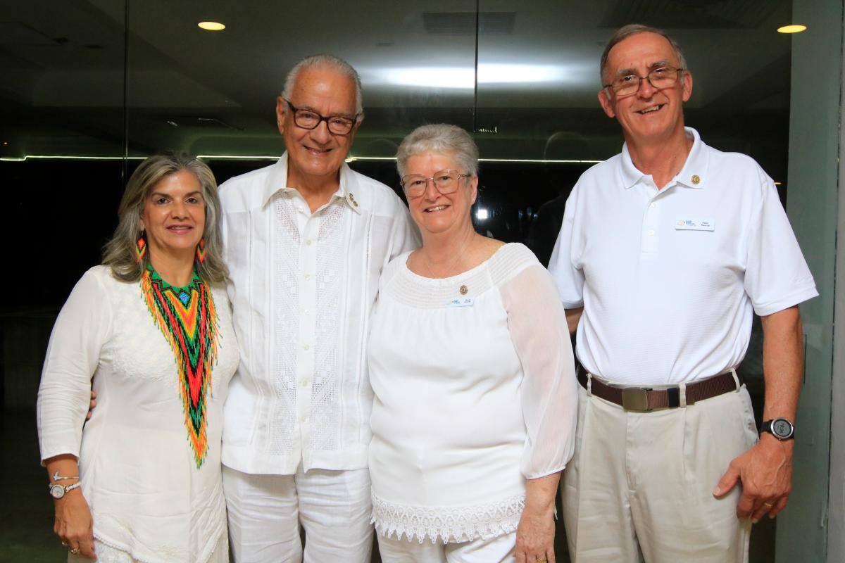 María Teresa Sanín, Juan Quijano, Becky Kaurup y Peter Kaurup.