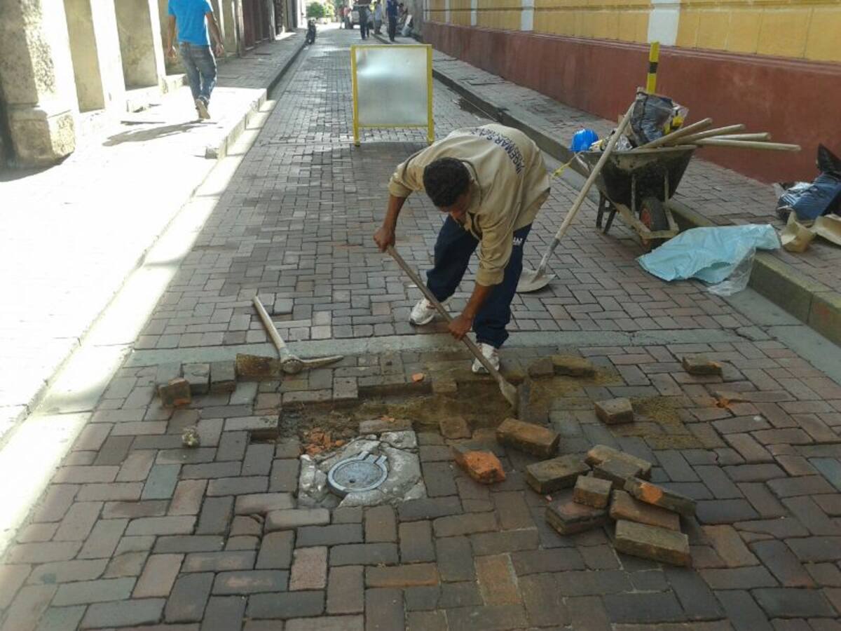 Se inició con la remoción de los adoquines. CORTESÍA