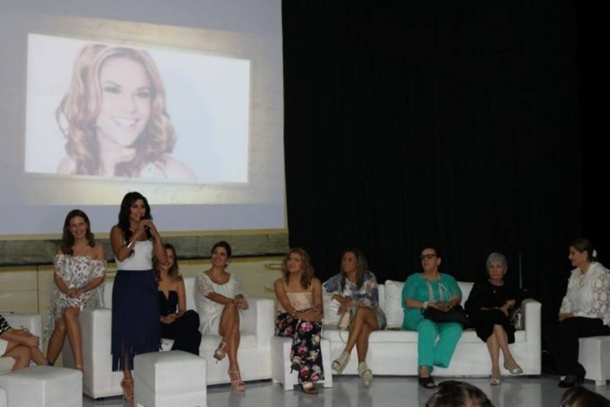 Condecoran a 20 mujeres destacadas de Córdoba. NIDIA SERRANO / EL UNIVERSAL