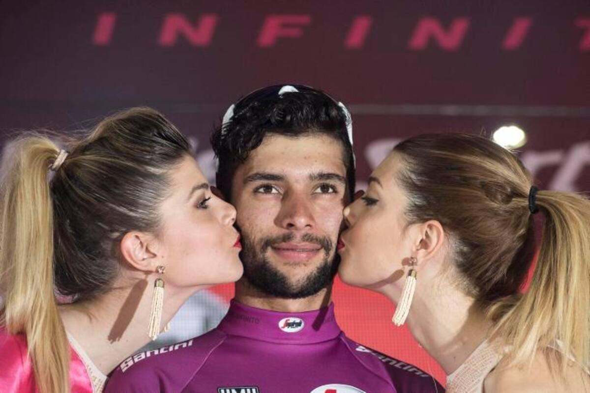 Sancionan a Elia Viviani y Fernando Gaviria gana la etapa 3 del Giro