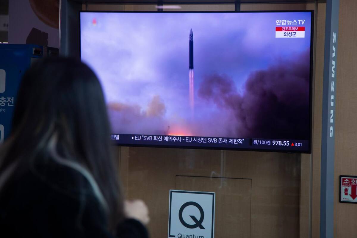 Corea del Norte lanza un misil balístico antes de la visita de Yoon a Japón