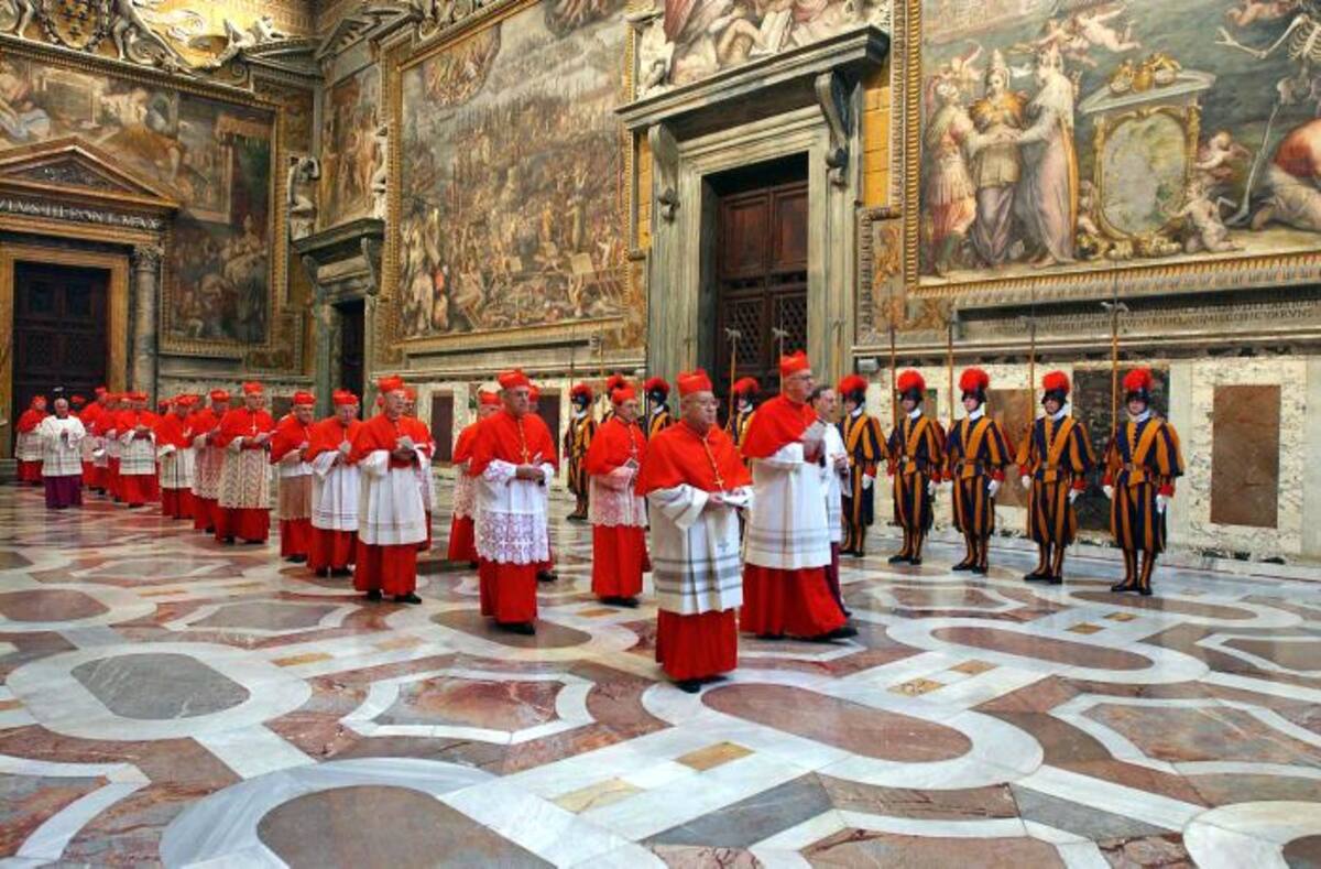 Cardenales se aprestar a comenzar el Cónclave para elegir al sucesor de Benedicto XVI. AFP