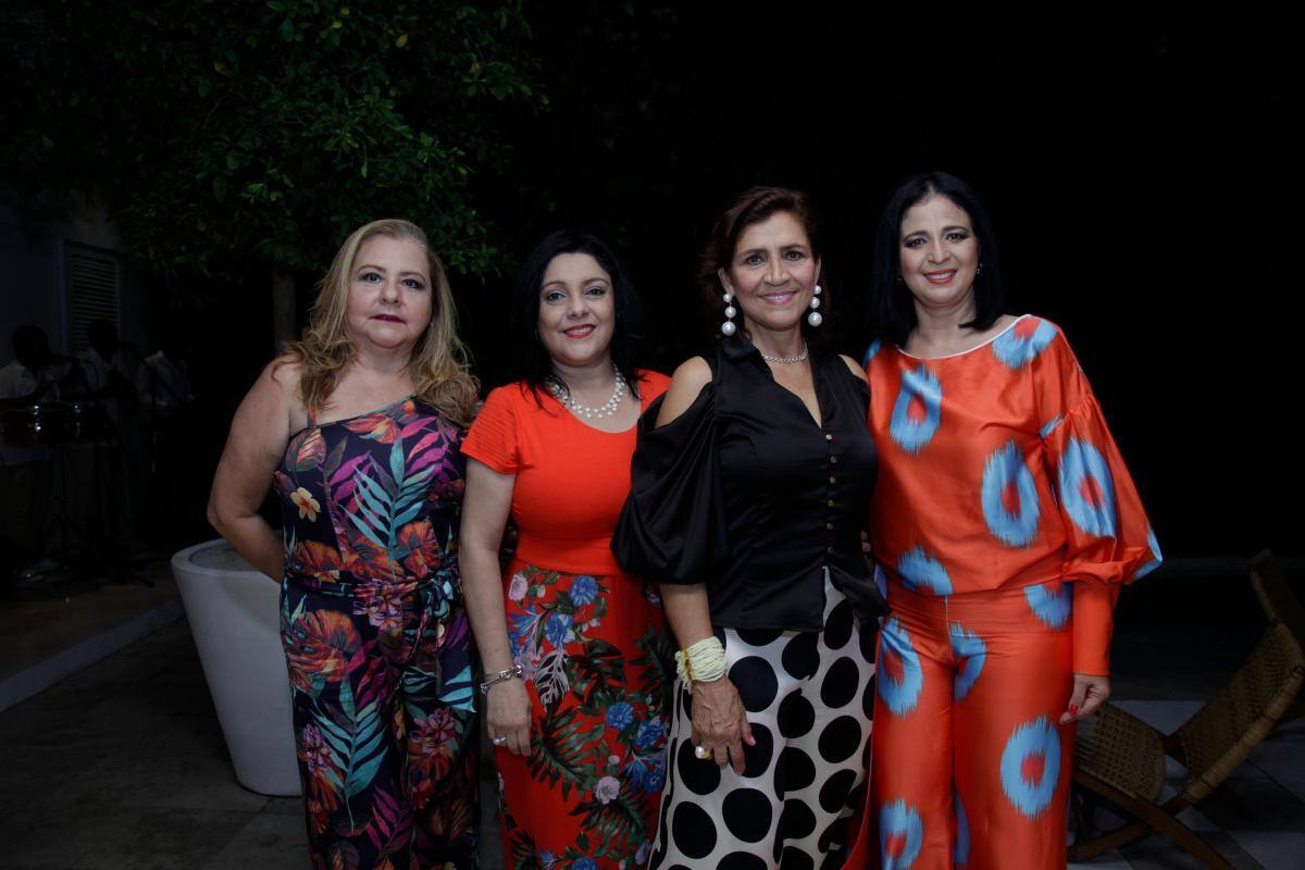 Ana María Pizza, Marieta de Juan, Sonia Yacamán y Ada de Vélez.