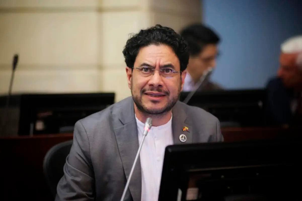 Iván Cepeda reacciona ante la decisión de Fiscalía de llamar a juicio a Uribe