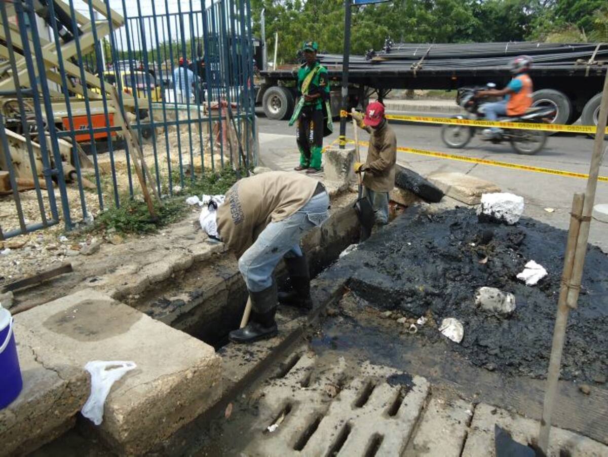 Los trabajos para el mantenimiento y adecuación de los imbornales tienen un plazo de 45 días CORTESÍA