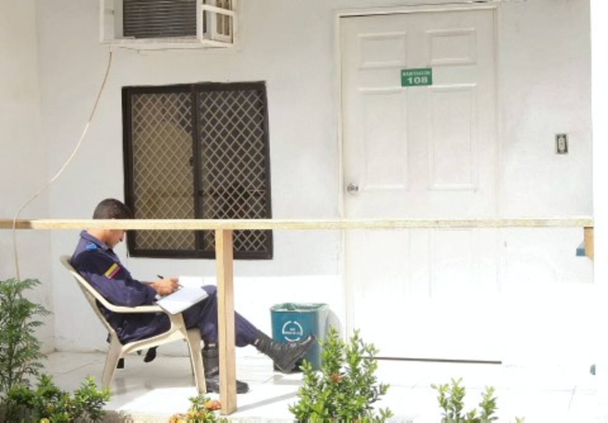 El italiano permanece la mayor parte del día en la habitación 108 de Cemic El italiano permanece la mayor parte del día en la habitación 108 de Cemic