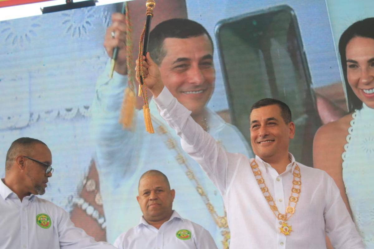 “El alcalde nefasto no me entregó el bastón, pero lo hizo la comunidad”: Dumek