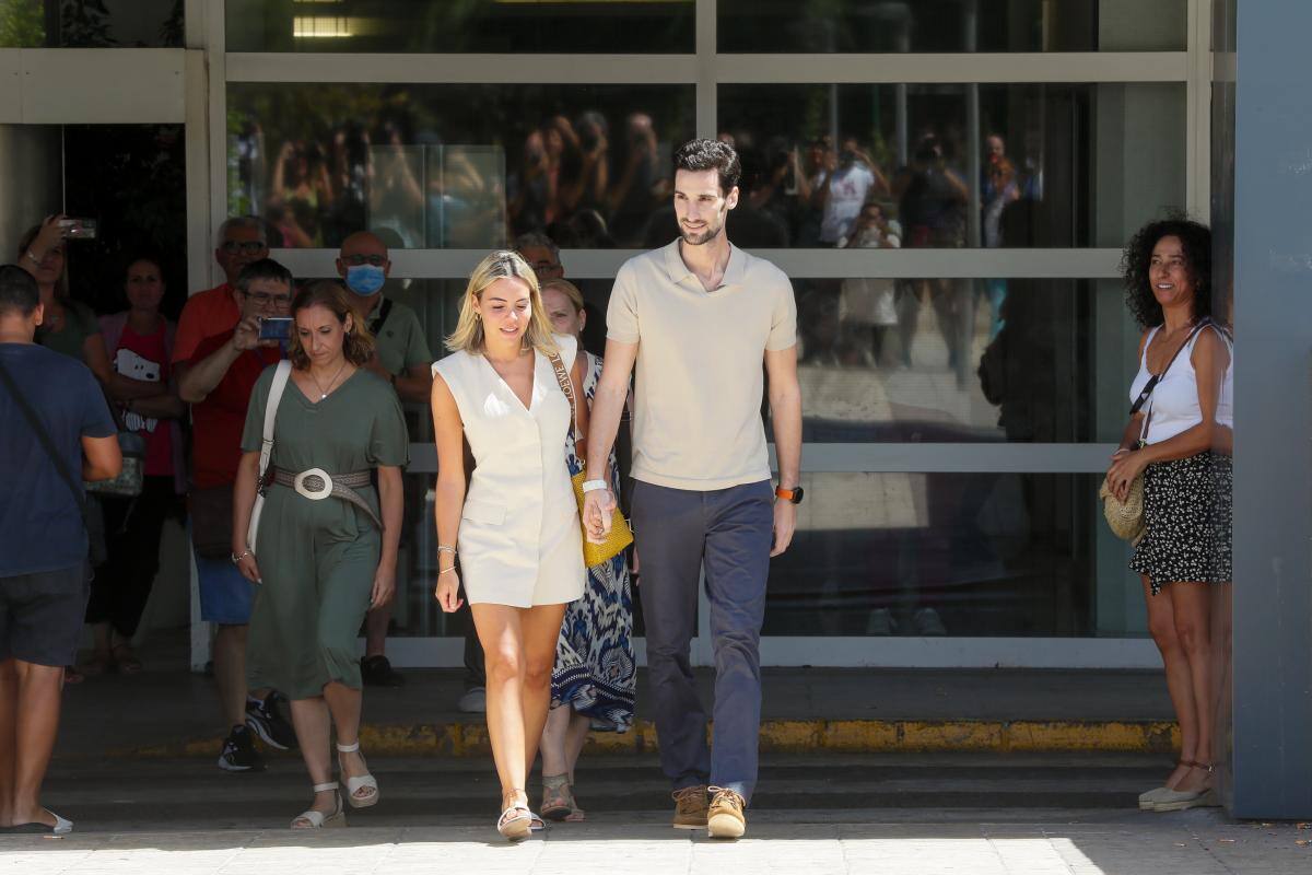 ¡Milagro! Sergio Rico sale del hospital y seguirá su recuperación en casa