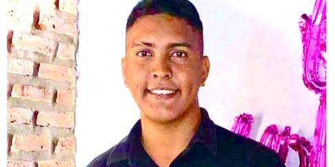 Él era Adrián De La Hoz, el joven que murió al chocar su moto contra una volqueta
